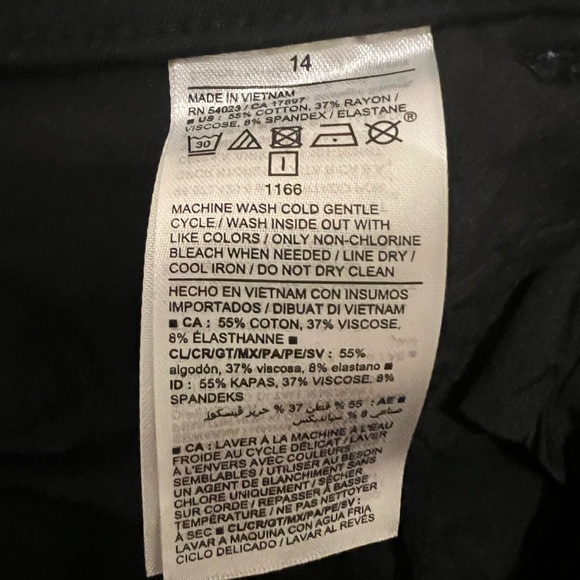 Old Navy Women’s Black Pants - Picture 9 of 9